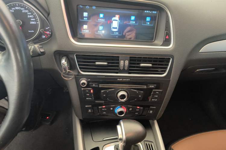 Used Audi Q5 2016 40 TFSI Trendy Edition Audio And AC Panel