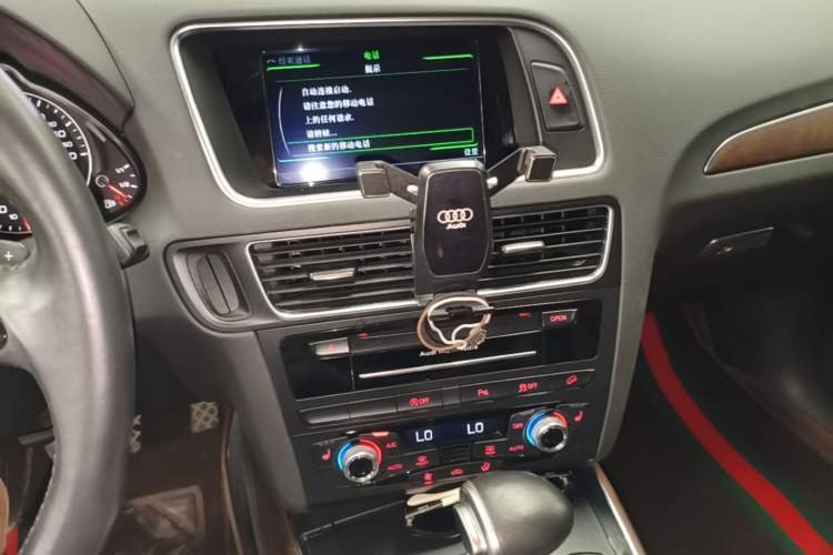 Used Audi Q5 2016 40 TFSI Comfort Model Audio And AC Panel