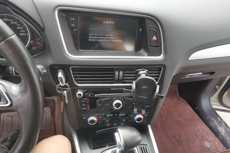 Used Audi Q5 2016 40 TFSI Technology Edition Audio And AC Panel