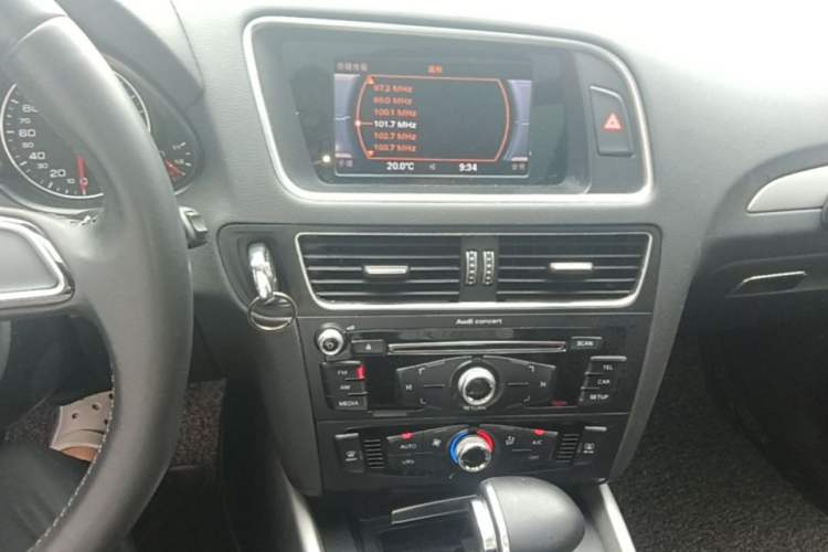 Used Audi Q5 2016 40 TFSI Trendy Edition Audio And AC Panel