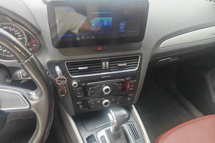 Used Audi Q5 2016 40 TFSI Trendy Edition Audio And AC Panel
