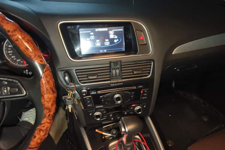 Used Audi Q5 2016 40 TFSI Technology Edition Audio And AC Panel