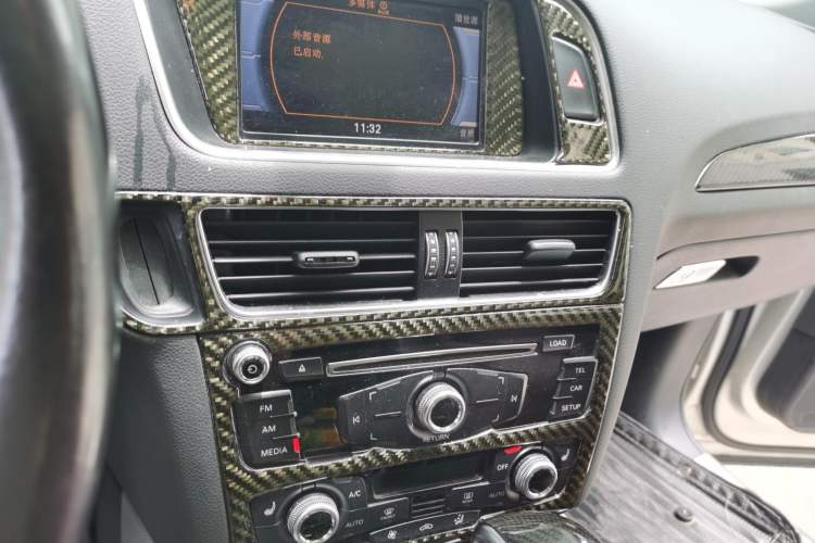 Used Audi Q5 2016 40 TFSI Technology Edition Audio And AC Panel