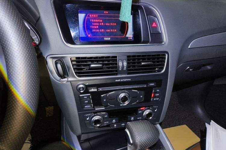 Used Audi Q5 2016 40 TFSI Technology Edition Audio And AC Panel