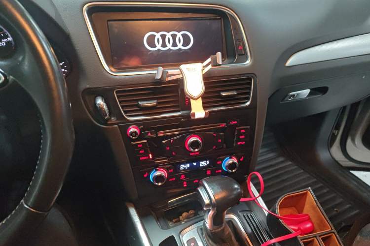Used Audi Q5 2016 40 TFSI Technology Edition Audio And AC Panel