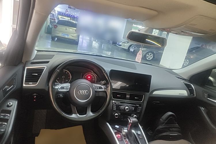 Used Audi Q5 2016 40 TFSI Technology Edition Center Console