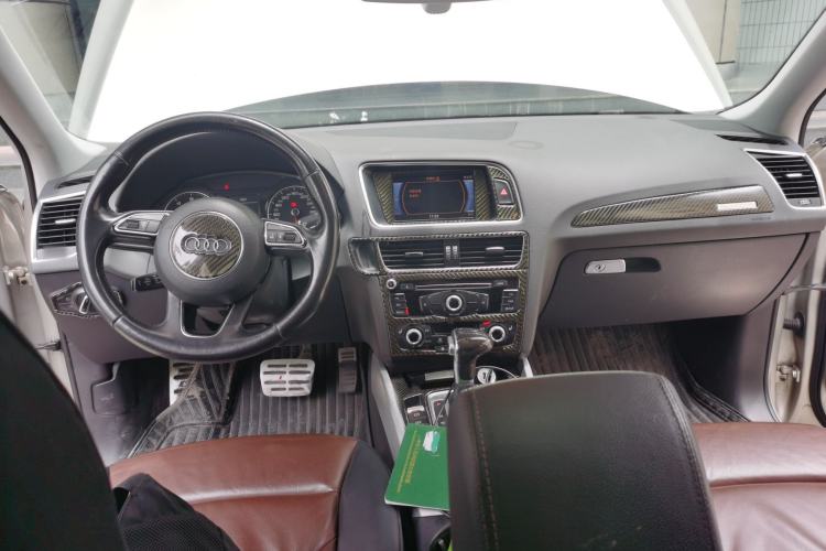 Used Audi Q5 2016 40 TFSI Technology Edition Center Console