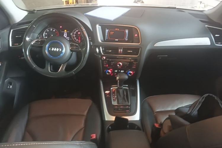 Used Audi Q5 2016 40 TFSI Technology Edition Center Console