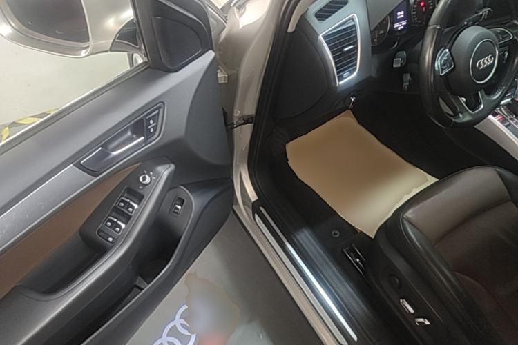 Used Audi Q5 2016 40 TFSI Technology Edition Driver Seat