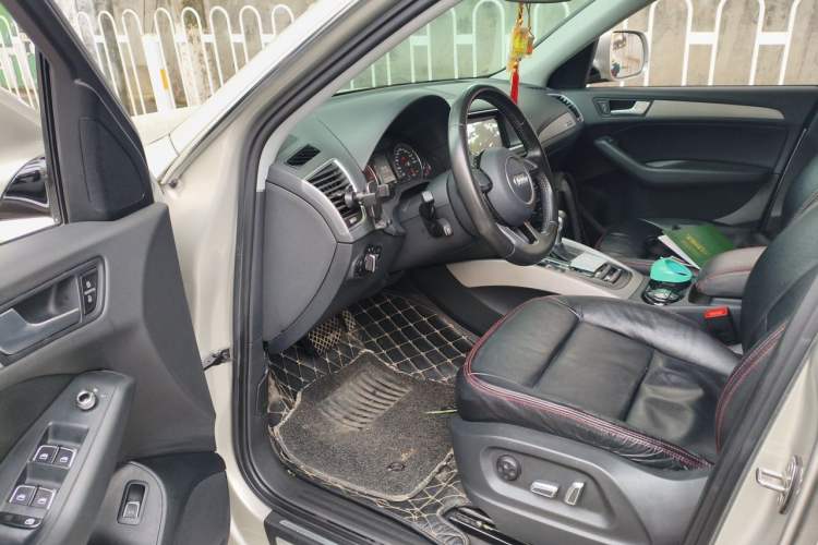 Used Audi Q5 2016 40 TFSI Trendy Edition Driver Seat