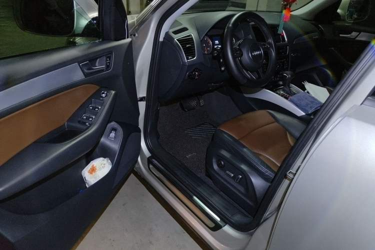 Used Audi Q5 2016 40 TFSI Technology Edition Driver Seat