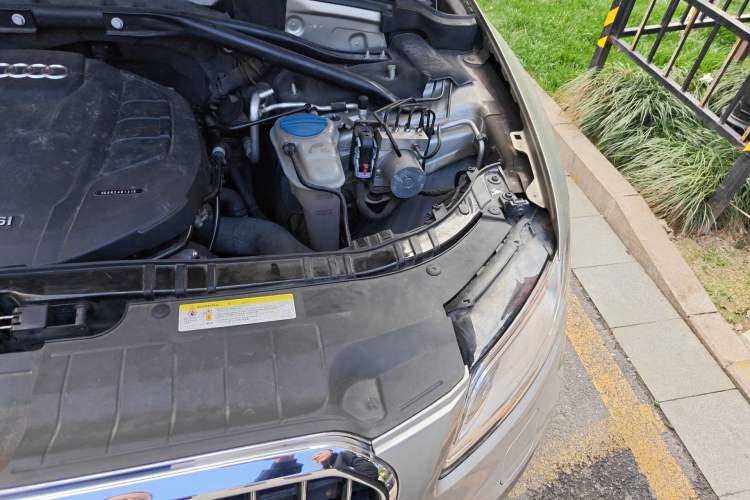 Used Audi Q5 2016 40 TFSI Technology Edition Engine Bay Left