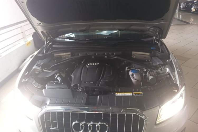 Used Audi Q5 2016 40 TFSI Technology Edition Engine Bay