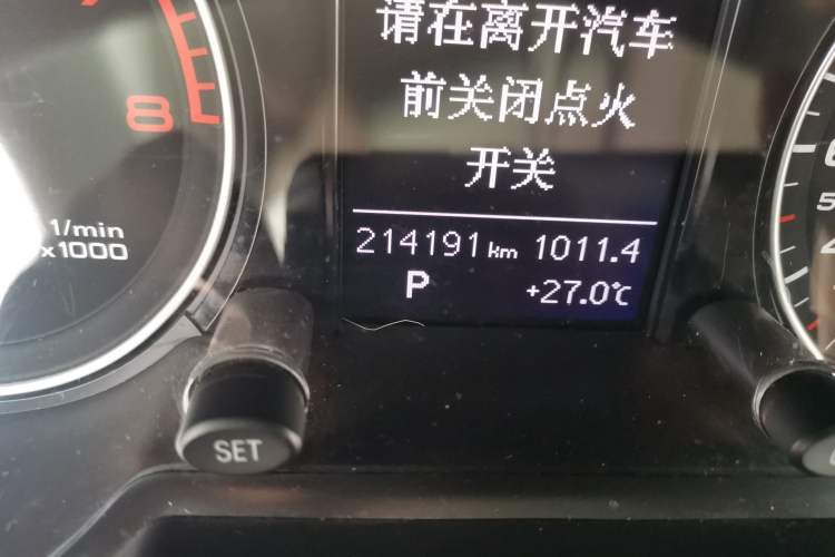 Used Audi Q5 2016 40 TFSI Technology Edition Odometer Close Up