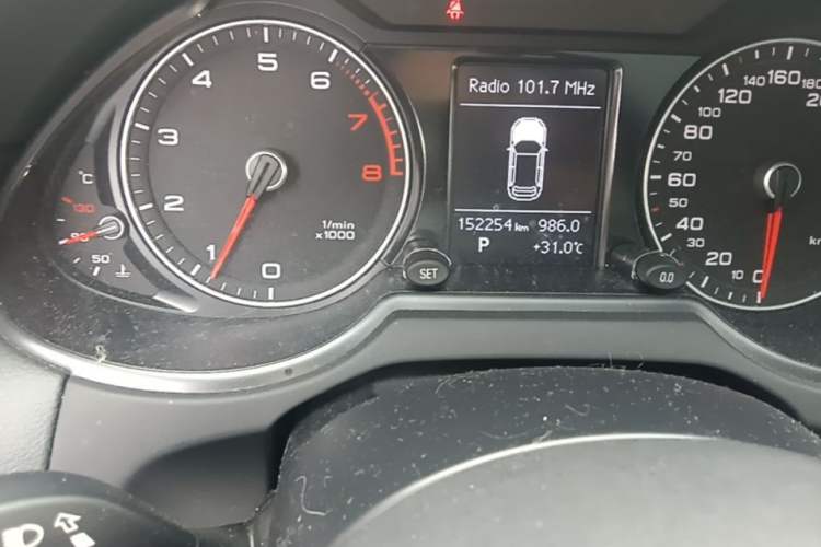 Used Audi Q5 2016 40 TFSI Trendy Edition Odometer Close Up