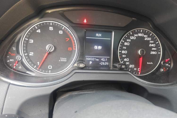Used Audi Q5 2016 40 TFSI Trendy Edition Odometer Close Up