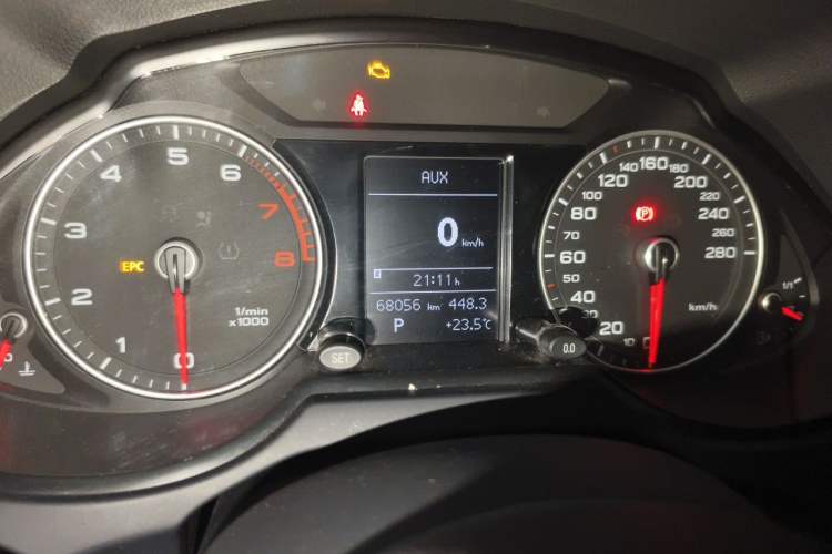 Used Audi Q5 2016 40 TFSI Technology Edition Odometer Close Up
