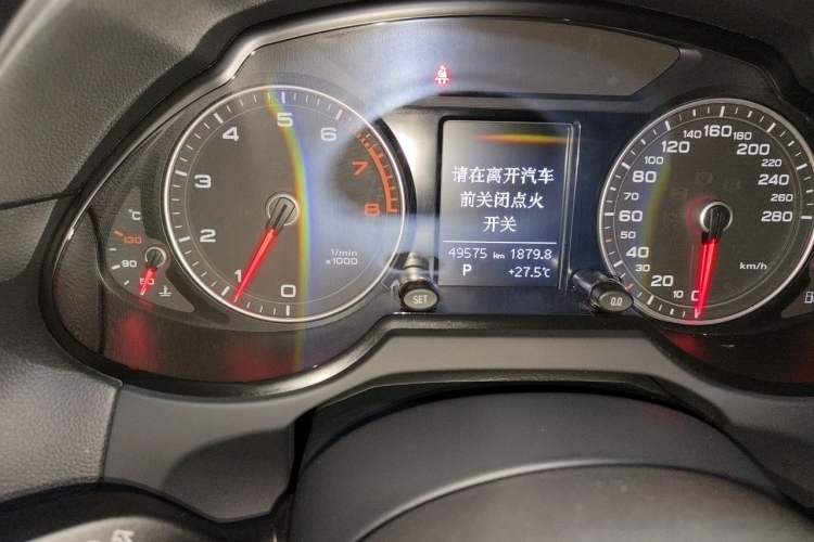 Used Audi Q5 2016 40 TFSI Technology Edition Odometer Close Up