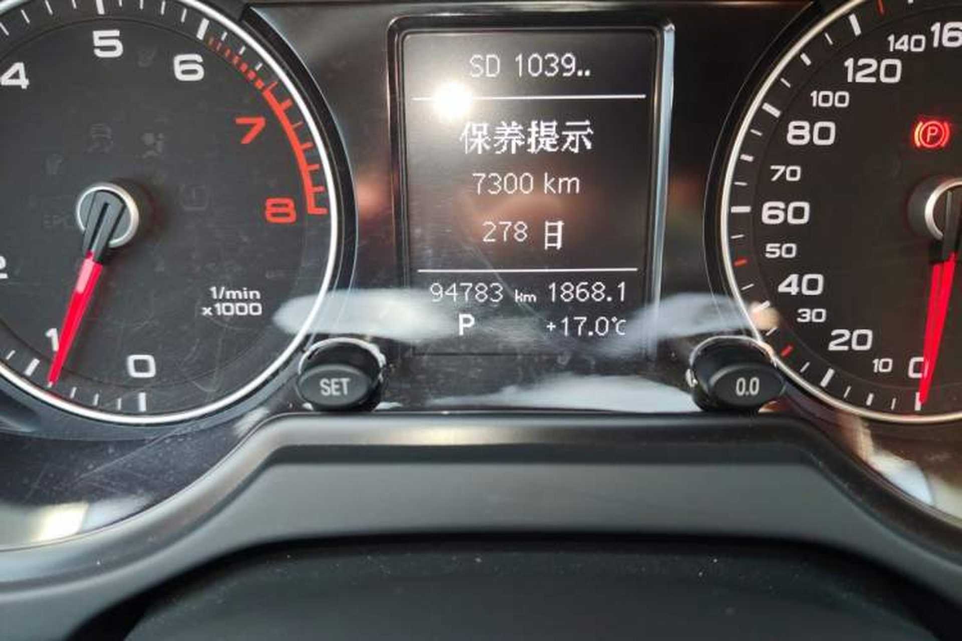 Used Audi Q5 2016 40 TFSI Trendy Edition Odometer Close Up