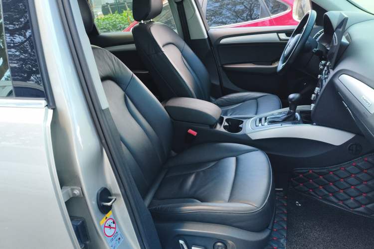 Used Audi Q5 2016 40 TFSI Technology Edition Right Front Seat