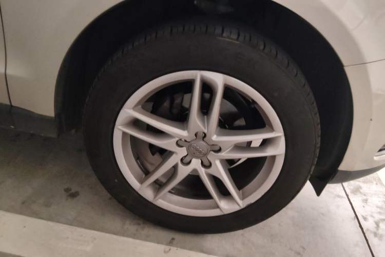 Used Audi Q5 2016 40 TFSI Comfort Model Right Front Wheel Hub