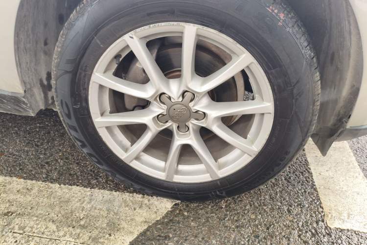 Used Audi Q5 2016 40 TFSI Trendy Edition Right Front Wheel Hub