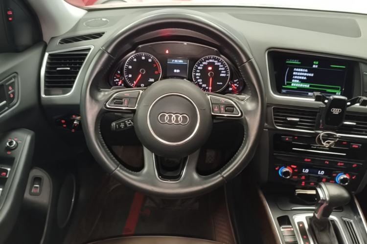 Used Audi Q5 2016 40 TFSI Comfort Model Steering Wheel