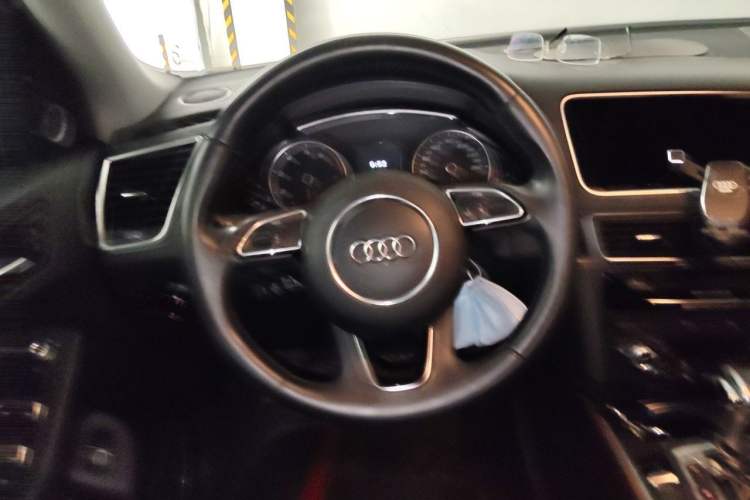Used Audi Q5 2016 40 TFSI Comfort Model Steering Wheel