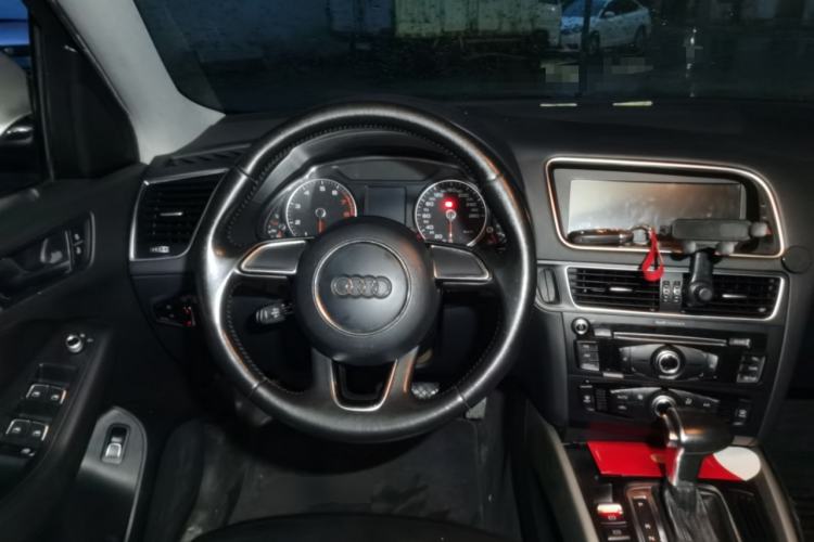 Used Audi Q5 2016 40 TFSI Trendy Edition Steering Wheel