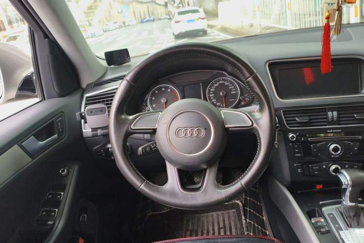 Used Audi Q5 2016 40 TFSI Trendy Edition Steering Wheel