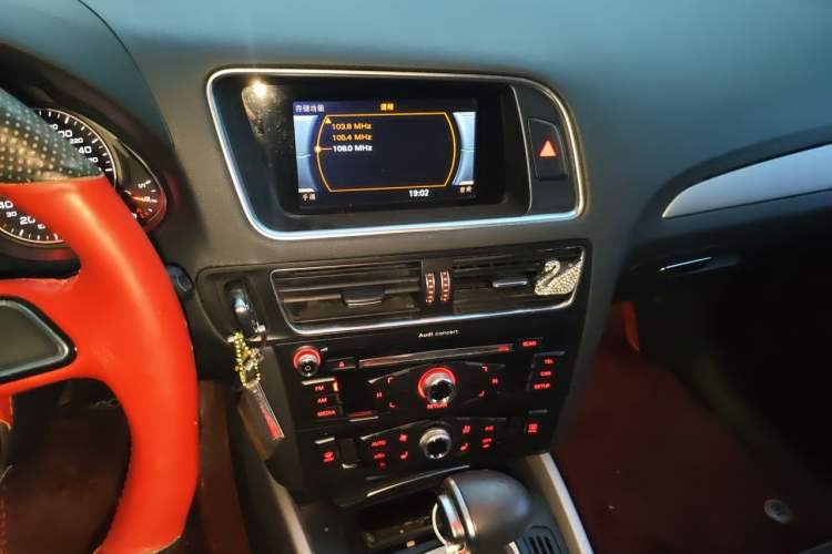 Used Audi Q5 2017 40 TFSI Ambition Edition Audio And AC Panel
