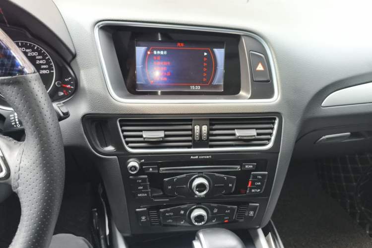 Used Audi Q5 2017 Plus 40 TFSI Technology Model Audio And AC Panel
