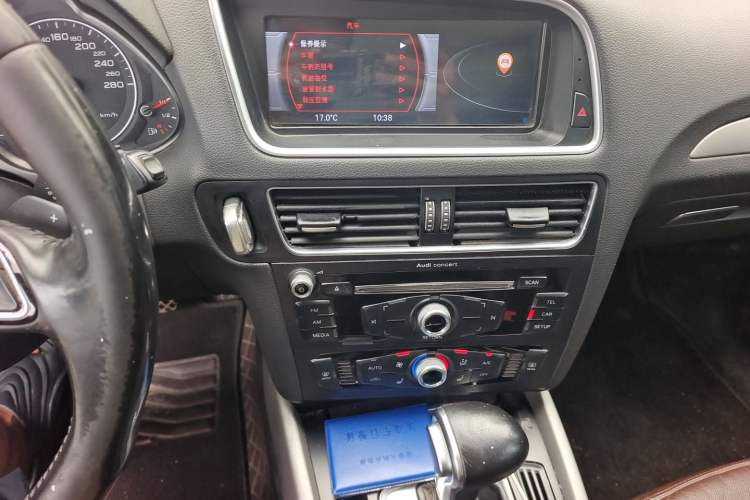 Used Audi Q5 2017 40 TFSI Ambition Edition Audio And AC Panel