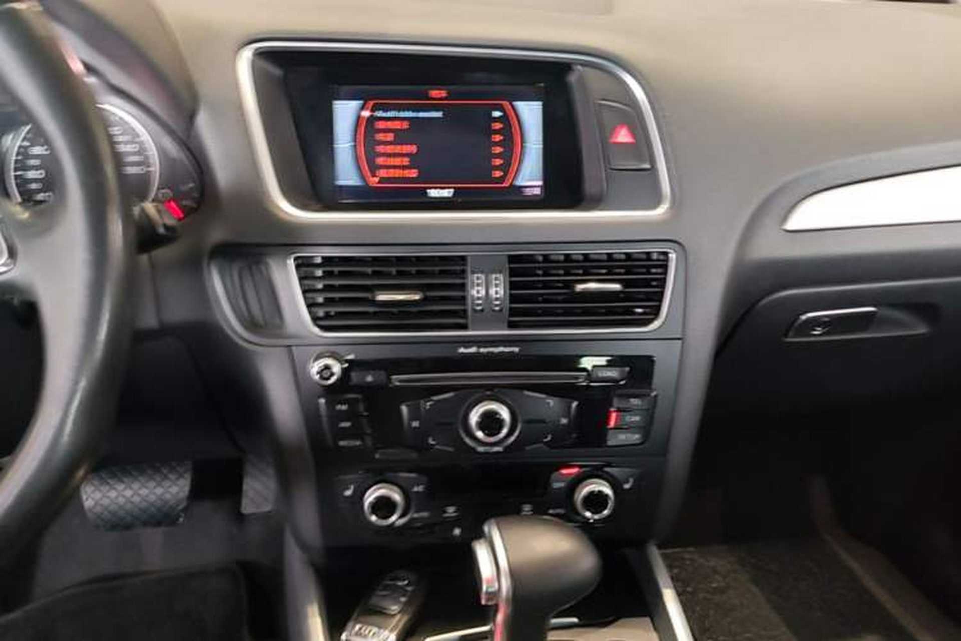 Used Audi Q5 2017 Plus 40 TFSI Technology Model Audio And AC Panel
