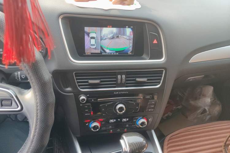 Used Audi Q5 2017 Plus 40 TFSI Technology Model Audio And AC Panel