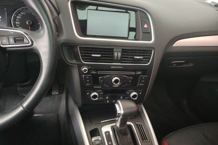 Used Audi Q5 2017 Plus 40 TFSI Technology Model Audio And AC Panel