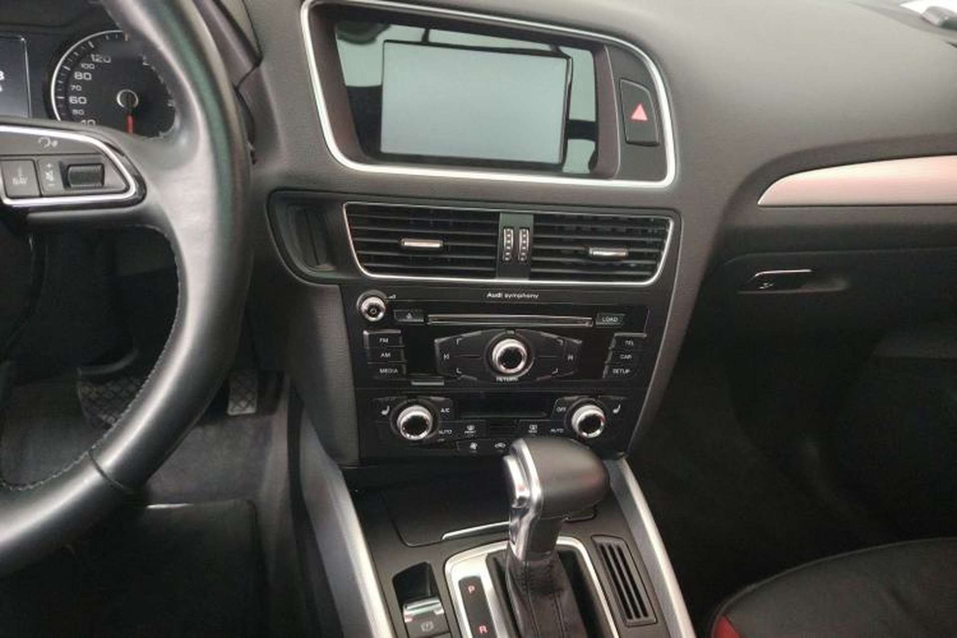 Used Audi Q5 2017 Plus 40 TFSI Technology Model Audio And AC Panel