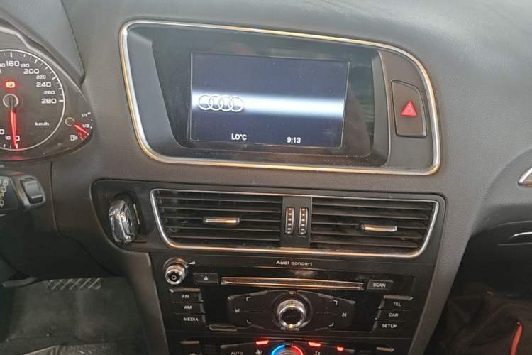 Used Audi Q5 2017 Plus 40 TFSI Ambition Model Audio And AC Panel