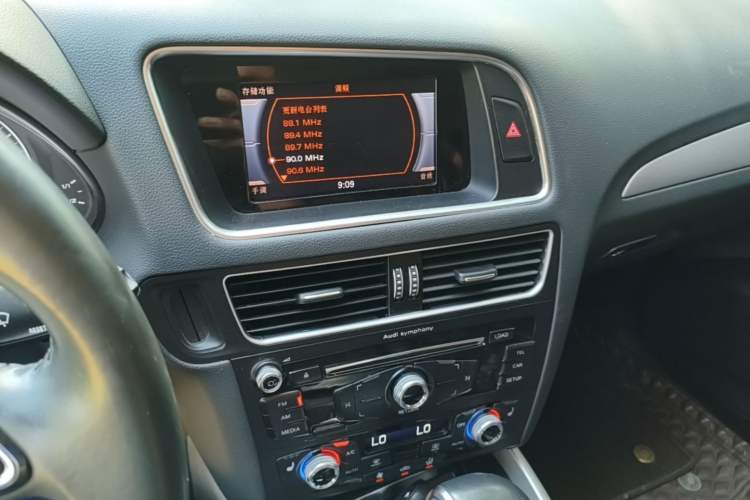 Used Audi Q5 2017 Plus 40 TFSI Technology Model Audio And AC Panel