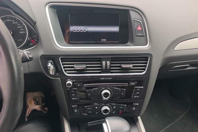 Used Audi Q5 2017 40 TFSI Ambition Edition Audio And AC Panel