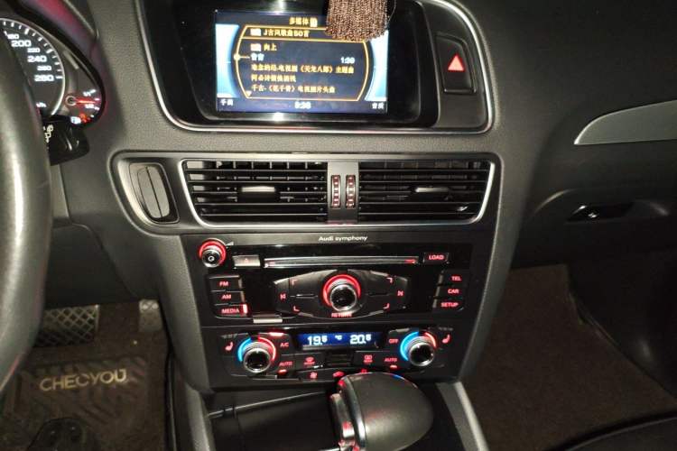 Used Audi Q5 2017 Plus 40 TFSI Technology Model Audio And AC Panel
