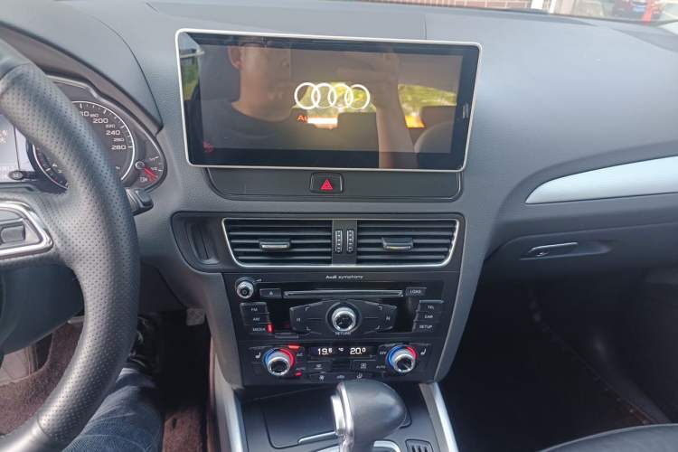 Used Audi Q5 2017 Plus 40 TFSI Technology Model Audio And AC Panel