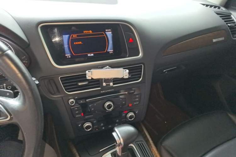 Used Audi Q5 2017 40 TFSI Technology Edition Audio And AC Panel