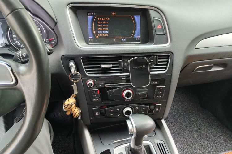 Used Audi Q5 2017 Plus 40 TFSI Ambition Model Audio And AC Panel
