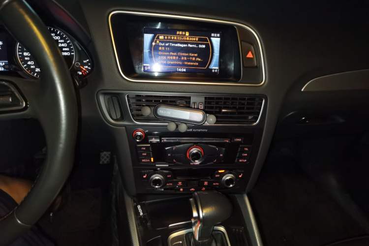 Used Audi Q5 2017 Plus 40 TFSI Technology Model Audio And AC Panel