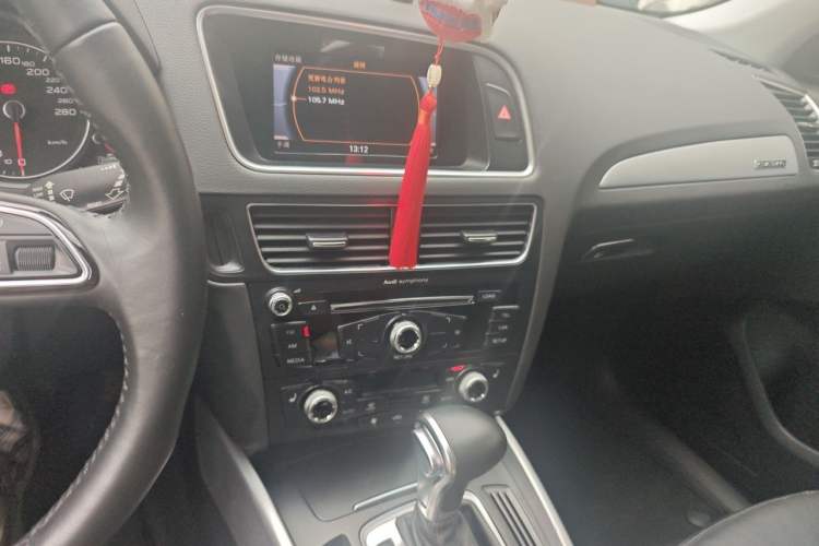 Used Audi Q5 2017 Plus 40 TFSI Technology Model Audio And AC Panel