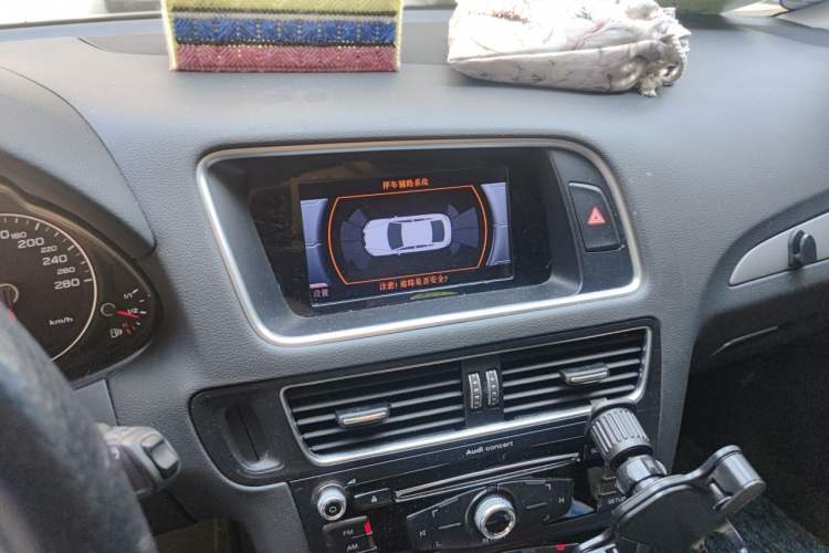 Used Audi Q5 2017 40 TFSI Ambition Edition Audio And AC Panel