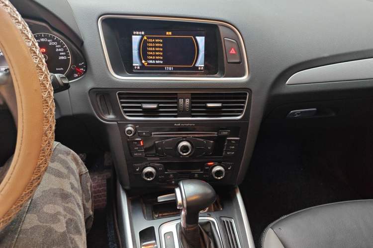 Used Audi Q5 2017 Plus 40 TFSI Technology Model Audio And AC Panel