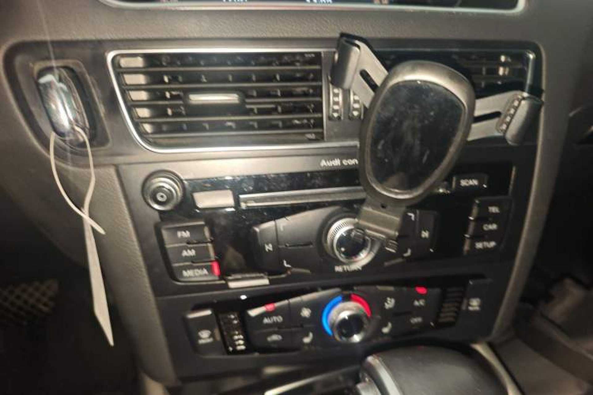 Used Audi Q5 2017 40 TFSI Ambition Edition Audio And AC Panel