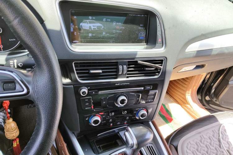 Used Audi Q5 2017 Plus 40 TFSI Technology Model Audio And AC Panel